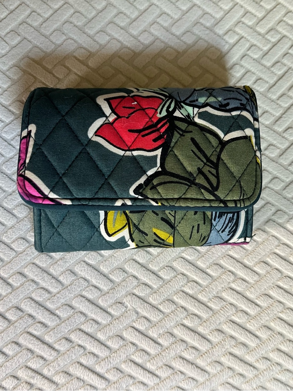 Vera Bradley trifold Floral Quilted Wallet RFID - Picture 1 of 12